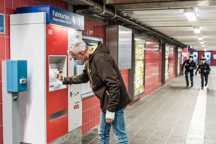 BPOLI EF: Fahrausweisautomat angegriffen - keine Beute, hoher Sachschaden