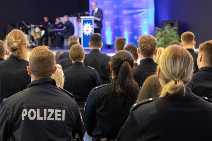 POL-H: Polizeidirektion Hannover begrüßt 400 neue Mitarbeitende