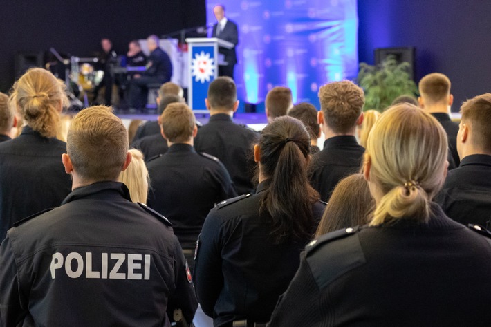 POL-H: Polizeidirektion Hannover begrüßt 400 neue Mitarbeitende