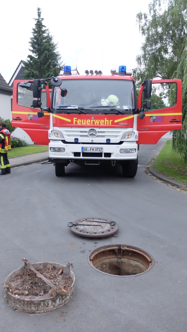 FW-GE: Benzingeruch aus Kanalisation in Gelsenkirchen Horst
