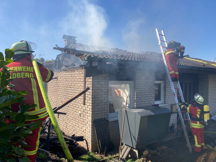 KFV-CW: Hoher Sachschaden bei Dachstuhlbrand in Wildberg / Keine Verletzten