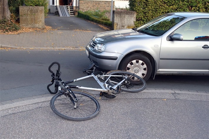 POL-OE: Autofahrer übersieht Radfahrer