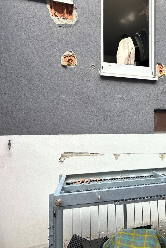 POL-PDLD: Balkon hält nicht