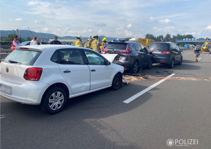 POL-PPWP: Hubschraubereinsatz nach schwerem Verkehrsunfall