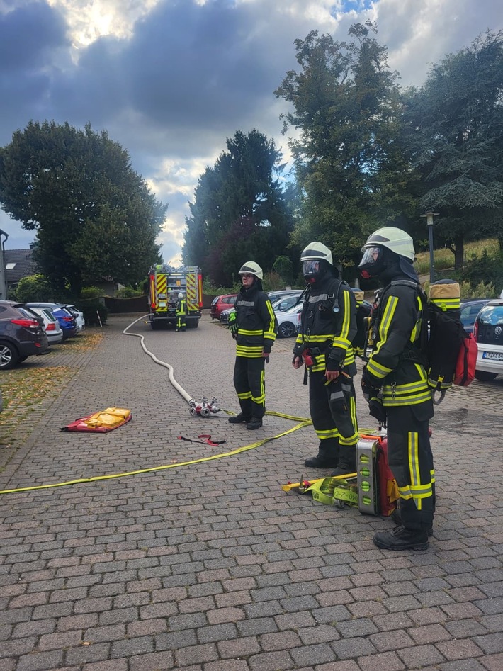 FW-EN: Gemeldeter Wohnungsbrand mit mehrfacher Menschenrettung