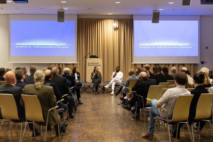 "Internationalisierung bedeutet Gastfreundschaft für alle": Akademischer Jahresempfang der Hochschule Bremerhaven lotet Voraussetzungen für den Zuzug ausländischer Studierender und Fachkräfte aus