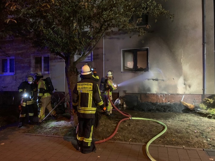 FW-GLA: Sperrmüllbrand am Samstag, den 03.10.2020 gegen 04:40 Uhr, auf der Münsterländer Straße in Gladbeck