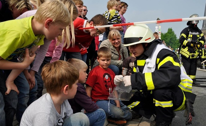 FW-KLE: Maifest und Tag der offenen Tore bei der Feuerwehr in Till-Moyland: "Nicht nur dabei - sondern mittendrin!"