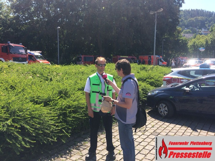 FW-PL: Plettenberg/Altena. Löschzug der Plettenberger Feuerwehr rückt nach Altena aus