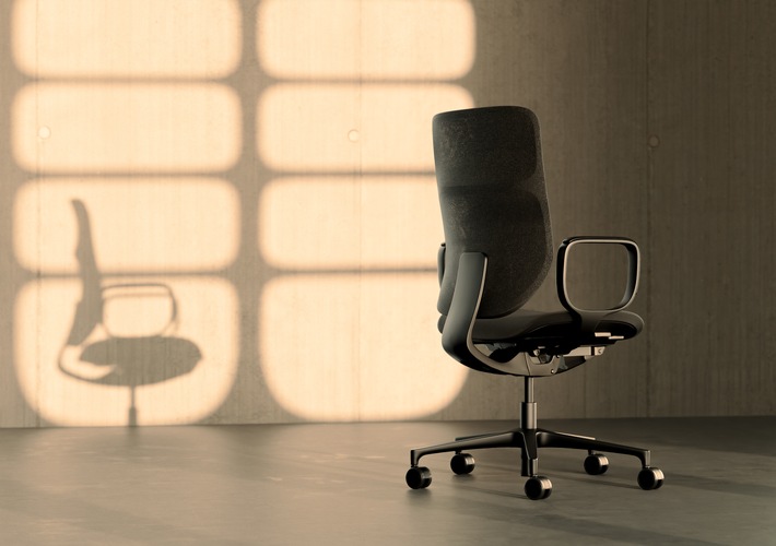 A Product Family with Virtually Unlimited Possibilities: From the outset, LOOC was designed as one of Klöber's most versatile swivel chairs. The model is available in mesh fabric, textile, or leather, and can be configured in numerous colours and equipment options. / Weiterer Text über ots und www.presseportal.de/nr/117745 / Die Verwendung dieses Bildes für redaktionelle Zwecke ist unter Beachtung aller mitgeteilten Nutzungsbedingungen zulässig und dann auch honorarfrei. Veröffentlichung ausschließlich mit Bildrechte-Hinweis.
