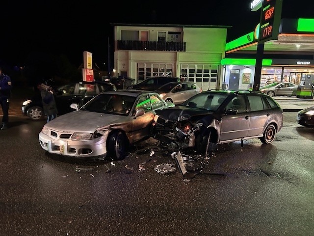 POL-PDLD: Bad Bergzabern - Verkehrsunfall mit drei leichtverletzten Personen