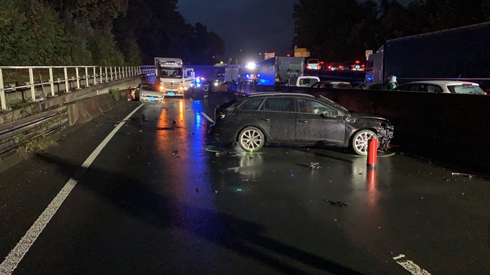 FW-BO: Verkehrsunfall in Bochum mit mehreren Fahrzeugen