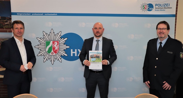 POL-HX: Weniger Straftaten - höhere Aufklärungsquote Polizei im Kreis Höxter stellt Kriminalitätsjahresbericht 2021 vor