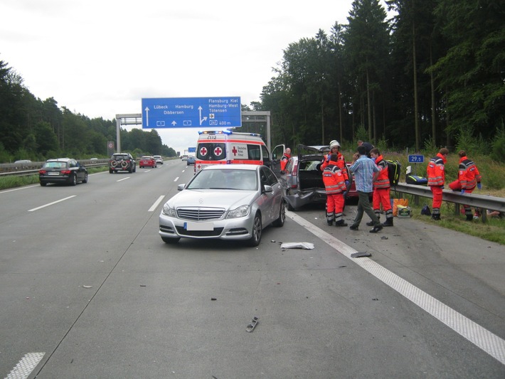 POL-WL: Erneuter schwerer Unfall mit 6 verletzten Personen auf der Autobahn