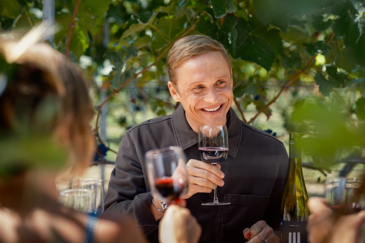 Mit Matthias Schweighöfer anstoßen und deutschen Wein entdecken - nur auf Airbnb