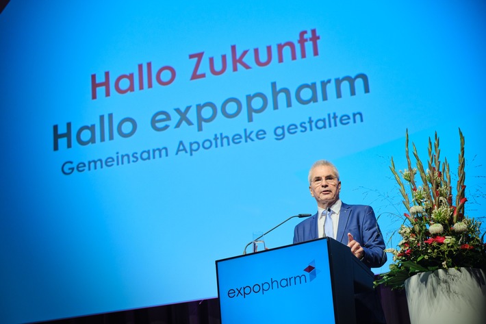 DAV_Vorsitzender_Hubmann_Expopharm_Eroeffnung_2023_Duesseldorf.jpg