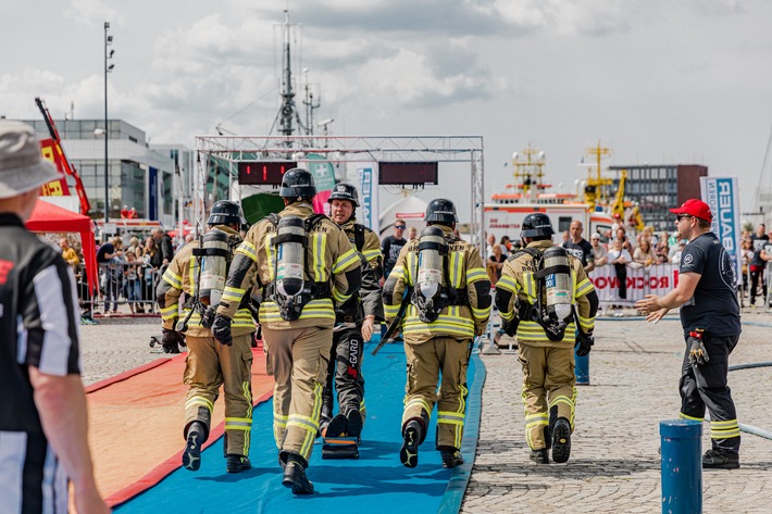 FW Bremerhaven: Firefighter Combat Challenge im Schaufenster Fischereihafen ein voller Erfolg