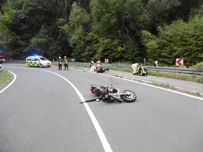 POL-AC: Zwei Motorradfahrer bei Unfall in der Eifel verletzt