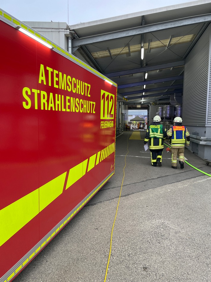 FW Konstanz: Gefahrstoffunfall im Konstanzer Industriegebiet