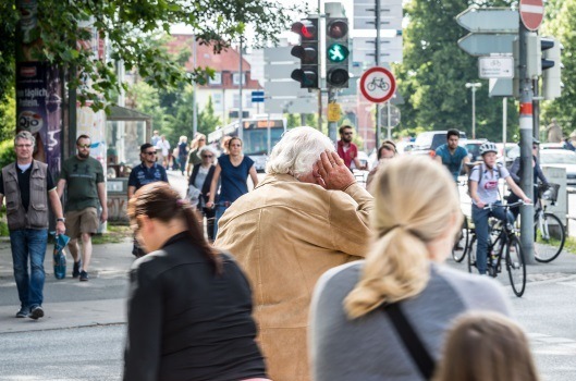 Ohren auf: Wer gut hört, schaut auch hin! Gutes Hören für mehr Sicherheit im Straßenverkehr