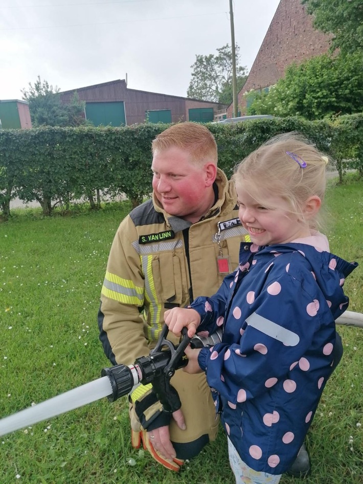 FW Xanten: Brandschutzerziehung in Lüttingen