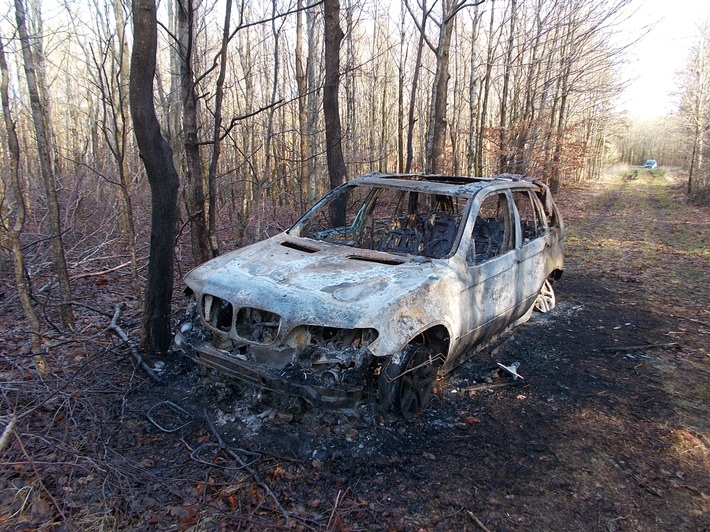 POL-FL: &quot;Carjacking&quot;: Einbrecher entwendeten nach Einbruch in Einfamilienhaus BMW/Fahrzeug ausgebrannt aufgefunden