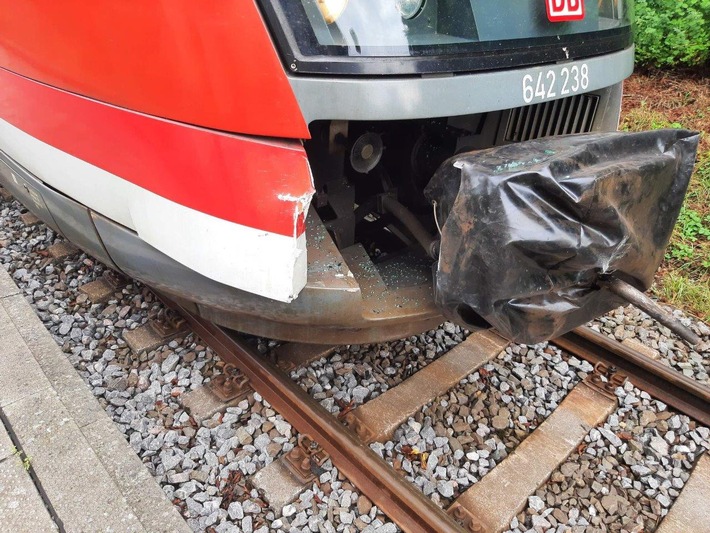 BPOLI C: PKW von Erzgebirgsbahn erfasst