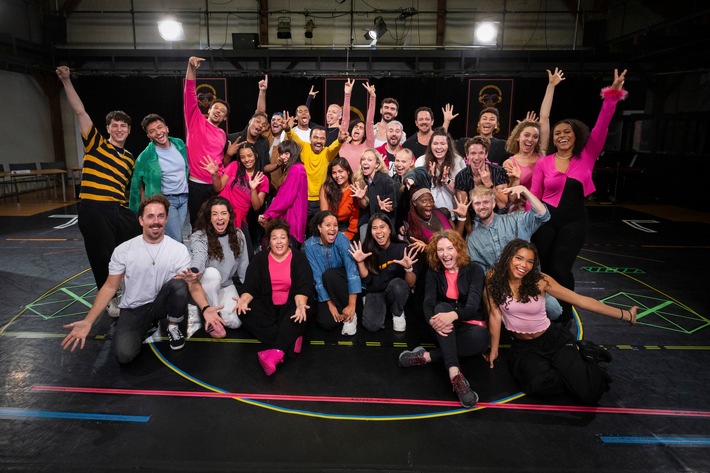 Pressemitteilung: Let’s get the party started: Probenstart für das Pop-Musical & JULIA