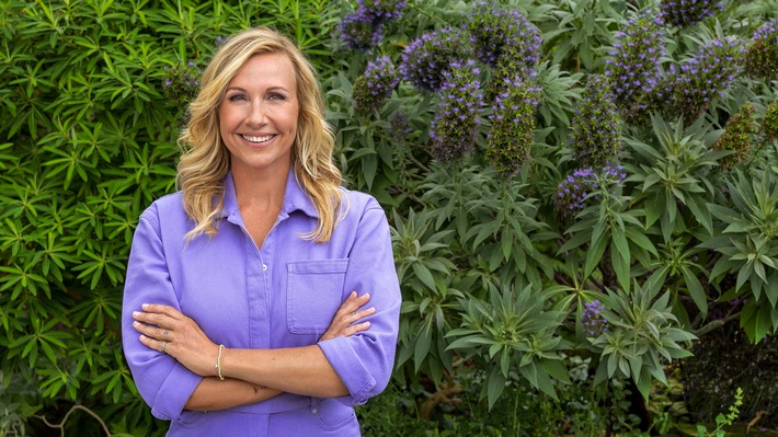 Andrea Kiewel präsentiert "ZDF-Fernsehgarten on tour" aus der Völklinger Hütte im Saarland