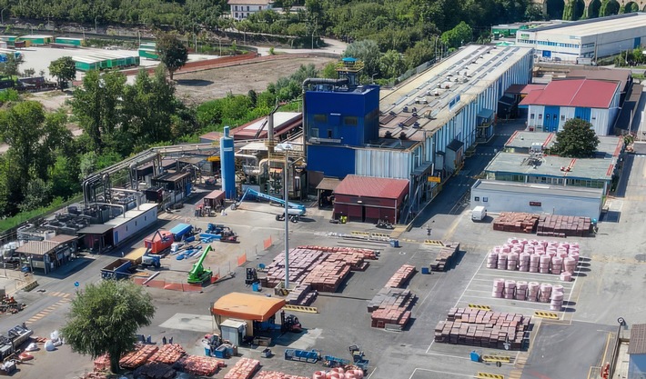 Pressemitteilung: Aurubis erweitert Schachtofen am Standort Avellino für mehr Kupfer-Gießwalzdraht