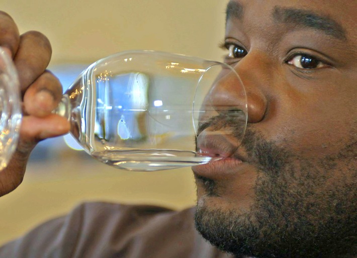 Wie gut ist unser Trinkwasser? / &quot;ZDFzeit&quot; macht den großen Test (FOTO)