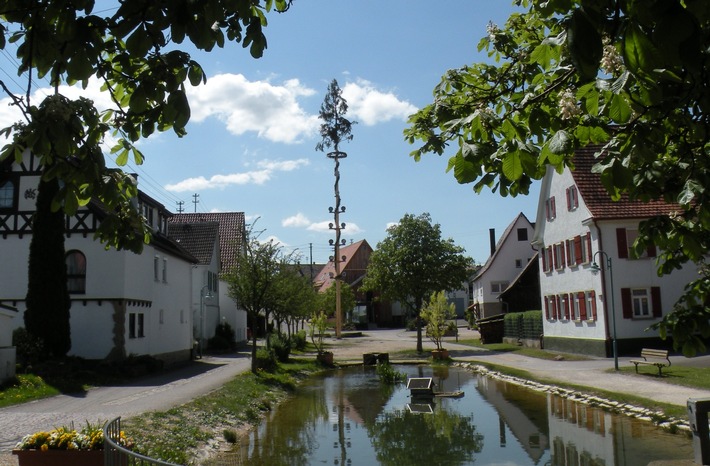 Kleines Dorf, große Pläne: Mit einem möglichen Nahwärmenetz will Oberndorf sich mit grüner Wärme versorgen und zur Wärmewende beitragen. / Weiterer Text über ots und www.presseportal.de/nr/134210 / Die Verwendung dieses Bildes für redaktionelle Zwecke ist unter Beachtung aller mitgeteilten Nutzungsbedingungen zulässig und dann auch honorarfrei. Veröffentlichung ausschließlich mit Bildrechte-Hinweis. Kleines Dorf, große Pläne: Mit einem möglichen Nahwärmenetz will Oberndorf sich mit grüner Wärme versorgen und zur Wärmewende beitragen. / Weiterer Text über ots und www.presseportal.de/nr/134210 / Die Verwendung dieses Bildes für redaktionelle Zwecke ist unter Beachtung aller mitgeteilten Nutzungsbedingungen zulässig und dann auch honorarfrei. Veröffentlichung ausschließlich mit Bildrechte-Hinweis.