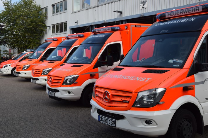 FW-OB: Verkehrsunfall mit einer eingeklemmten Person