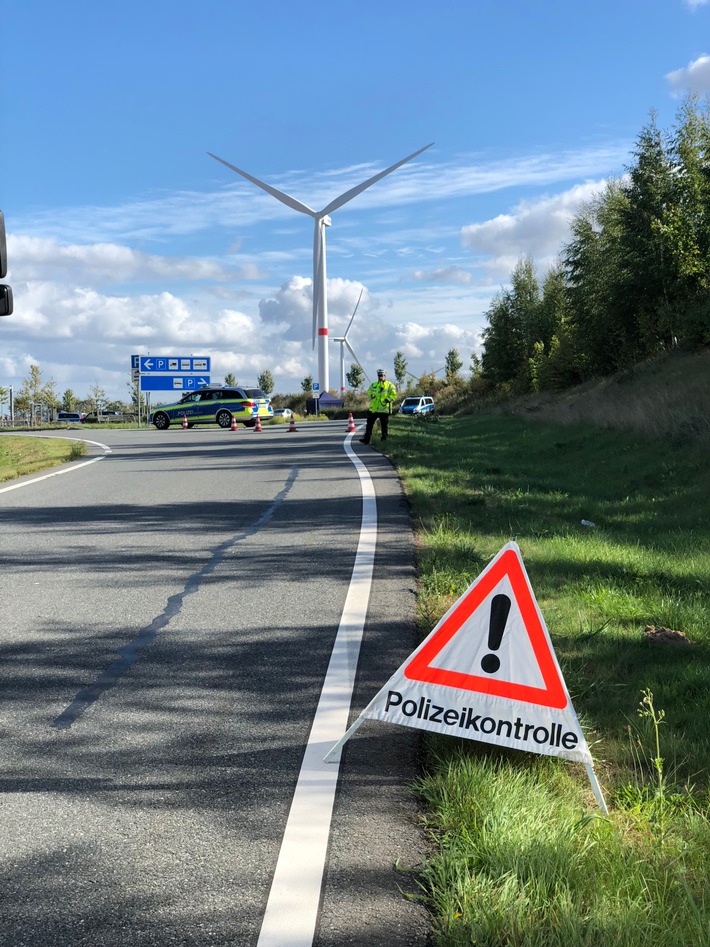 POL-SE: BAB 20 - Umfangreiche Verkehrskontrolle