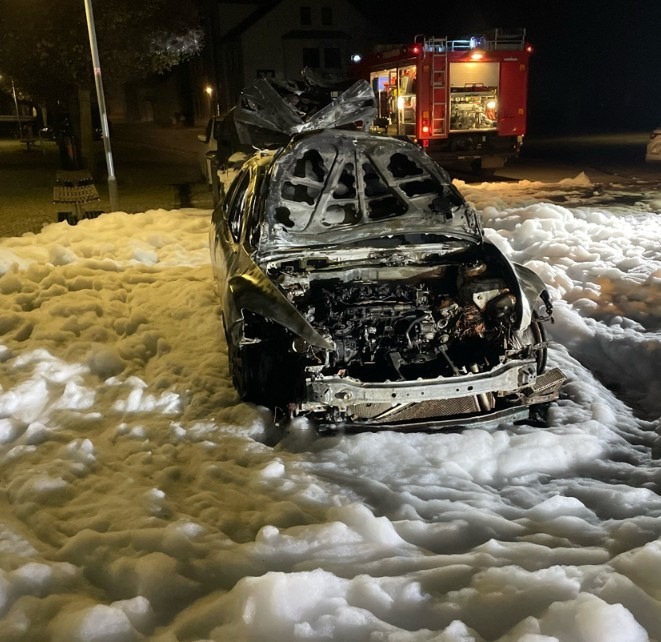 LPI-NDH: Auto ausgebrannt - Zeugen gesucht