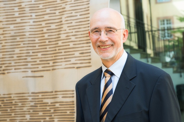 Professor Dr. Thomas Puhl von der Universität Mannheim ist „Rektor des Jahres“