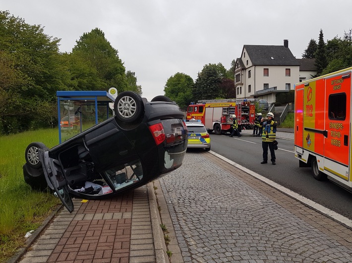 FW-EN: PKW überschlägt sich bei Verkehrsunfall