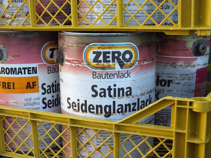POL-SE: Barmstedt - Farbdosen im Mühlenweg abgestellt