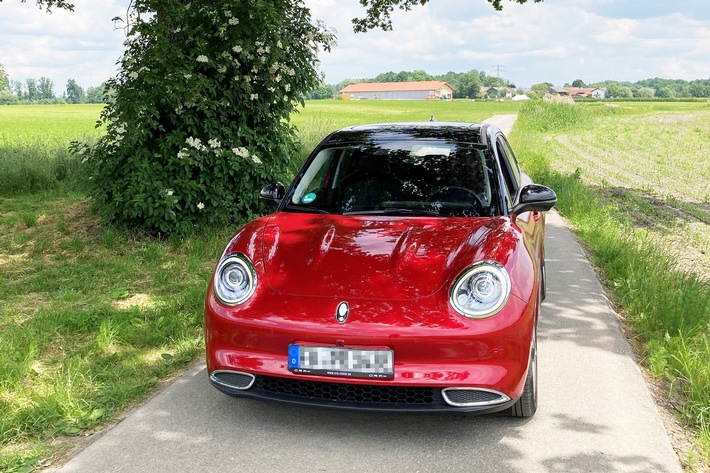 Sicherheitsmangel beim Ora Funky Cat / ADAC Autotest: Ladestecker lässt sich beim Laden abziehen