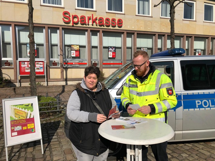 POL-HM: Polizei: Beratung auf dem Wochenmarkt Bodenwerder