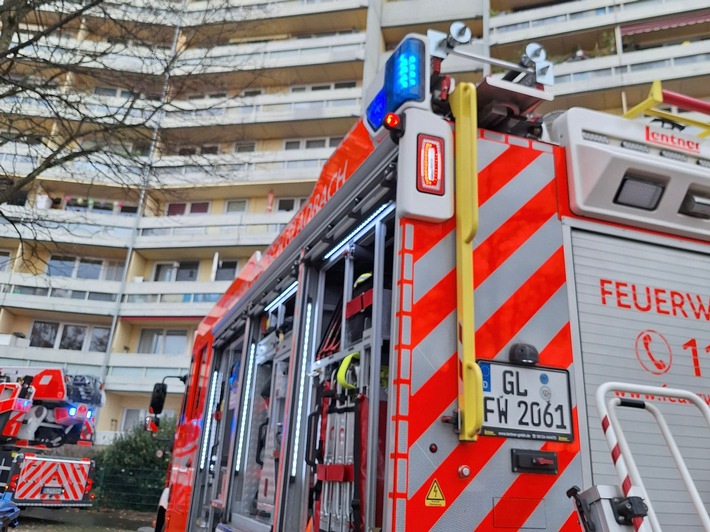 FW-GL: Küchenbrand im Wohnpark Gronau - Feuerwehr setzt Löschmaßnahmen ein