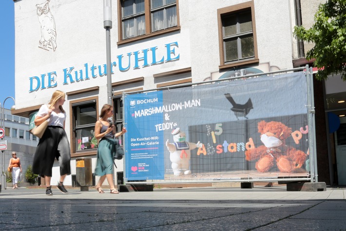 Bochum wird zur Open-Air-Galerie / Insgesamt 180 Plakate von Kuscheltieren mit Atemschutzmaske werden im Rahmen der WiR-Kampagne ausgestellt. Rätsel-Rallye beginnt
