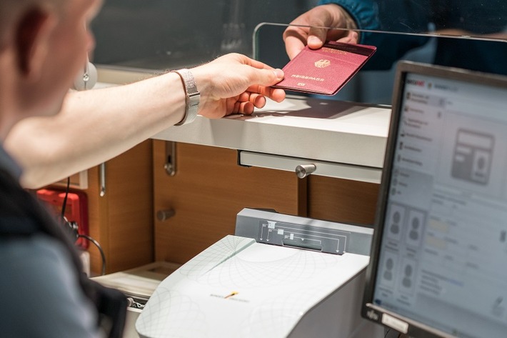 BPOLI EF: Teure Urlaubsreise - Bundespolizei stoppt Passagier bei der Ausreise am Flughafen Erfurt-Weimar