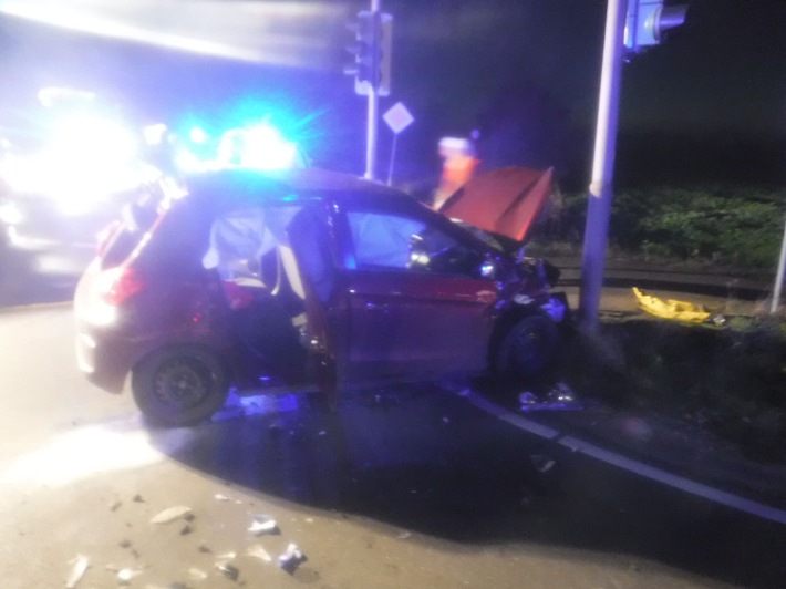 POL-DN: Drei Verkehrsunfälle mit Verletzten auf Landstraßen am 1. Weihnachtstag