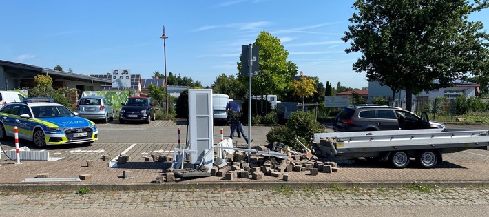 POL-PDLD: Anhänger gegen Verteilerkasten