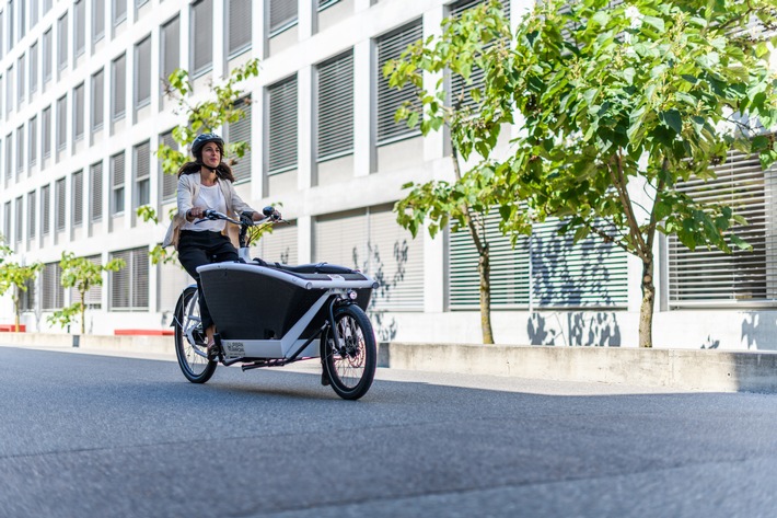 AXA Crashtests: Lautlos, schnell, riskant - urbane Mobilität 2030