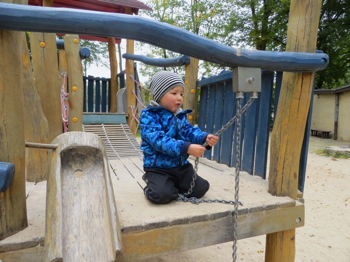 R+V: Zum Schutz der Kids – feste Regeln auf dem Spielplatz