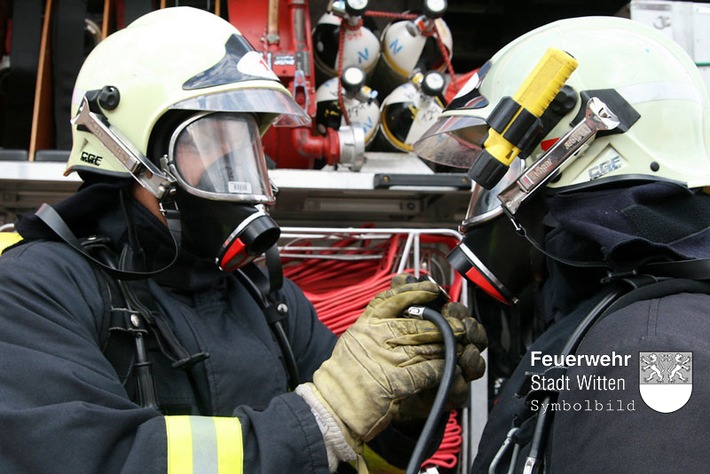 FW Witten: Brand in Logistikzentrum