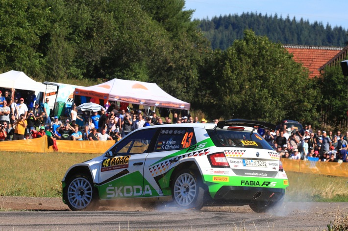 EM-Spitzenreiter Kreim überzeugt mit Bestzeit beim WM-Heimspiel - SKODA führt in der WRC 2 (FOTO)