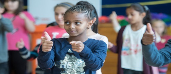 fit4future: Marathonläufer Sebrantke und Senatorin Bogedan machen Bremerhavens Schüler fit